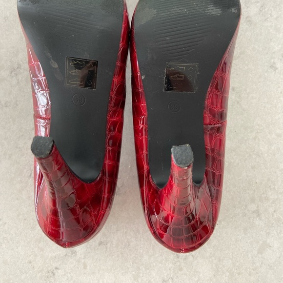 Red alligator platforms! - Picture 2 of 3